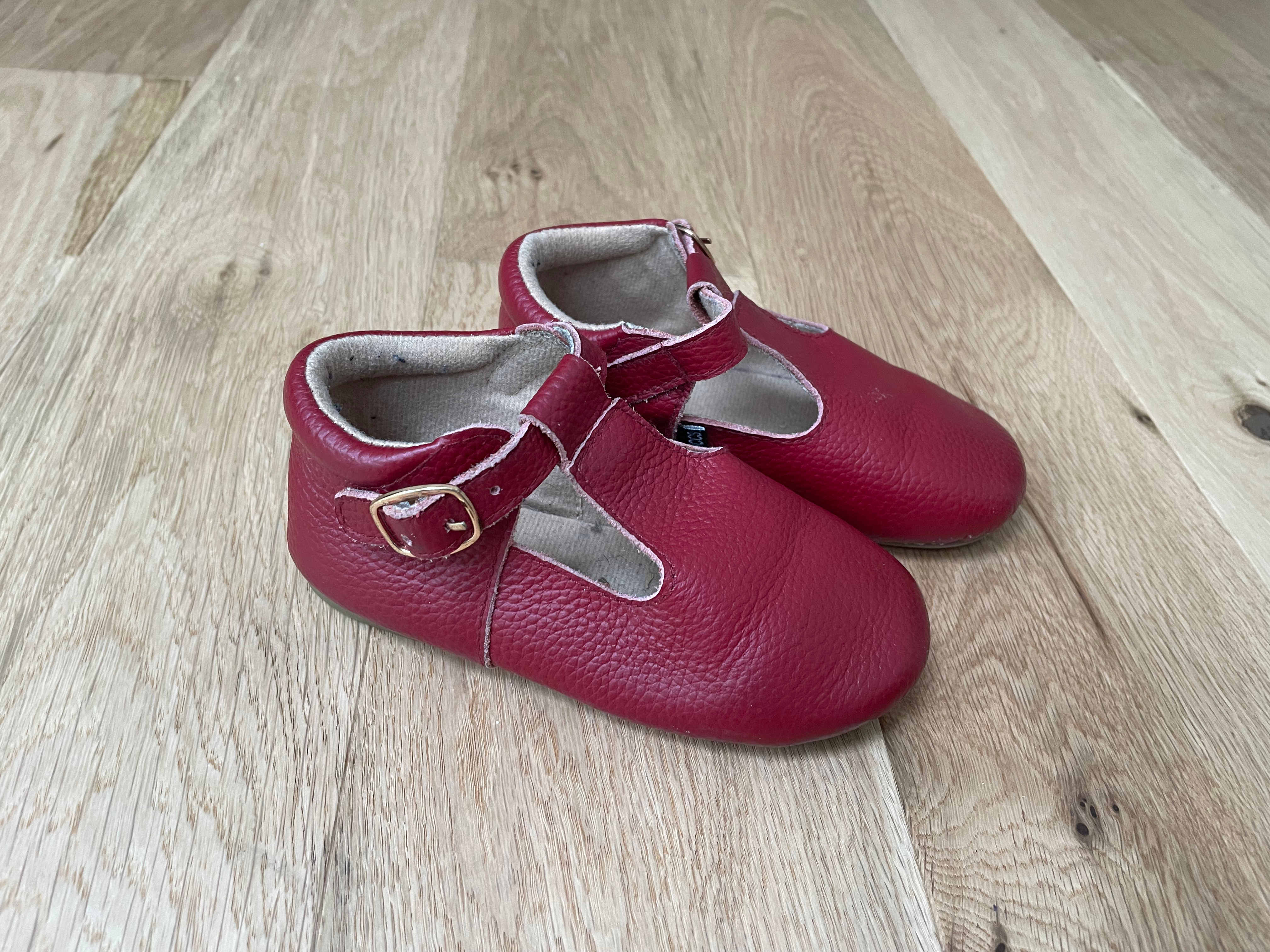 Leather t-strap shoes