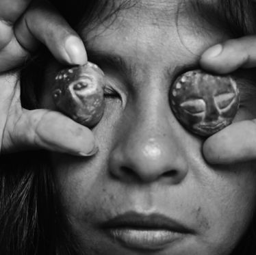 Abril Indígena: Literatura, cinema e entrevista com o multiartista indígena Yaku 
