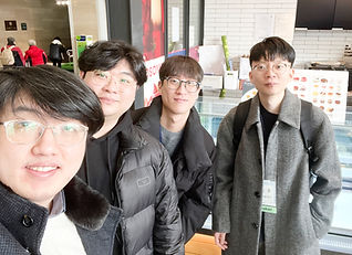 단체사진_edited.jpg