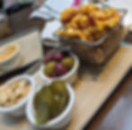 Well-portioned bar snacks in the lobby sports bar at the Renaissance Orlando