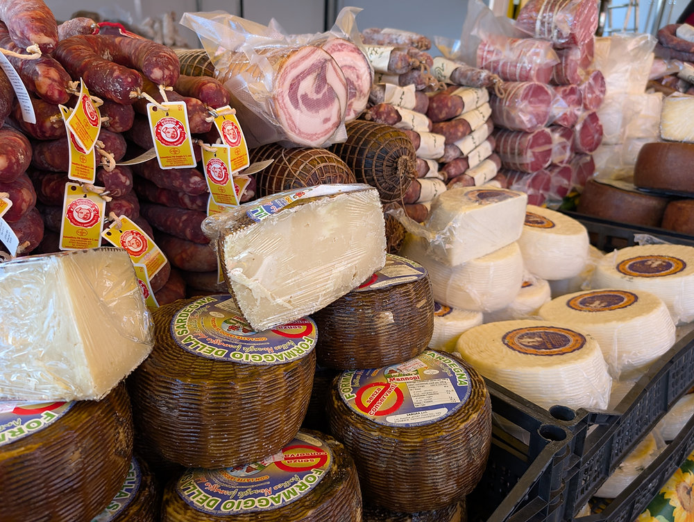 Year-Round and Weekly Markets in Sardinia for Foodies to Explore