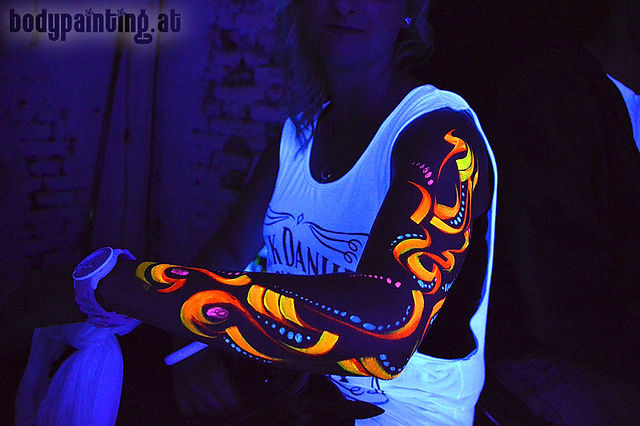 uv-bodypainting_neonparty_010