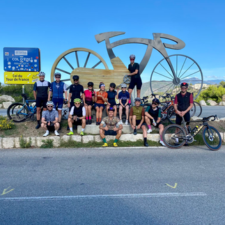 group of cyclists posing col d'eze