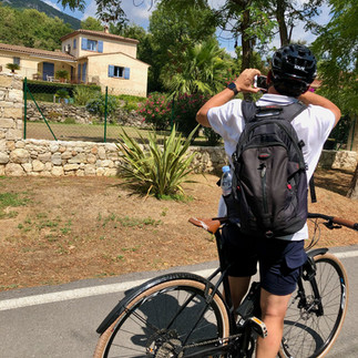 Photo stop on cycling tour (She's a Cyclist)