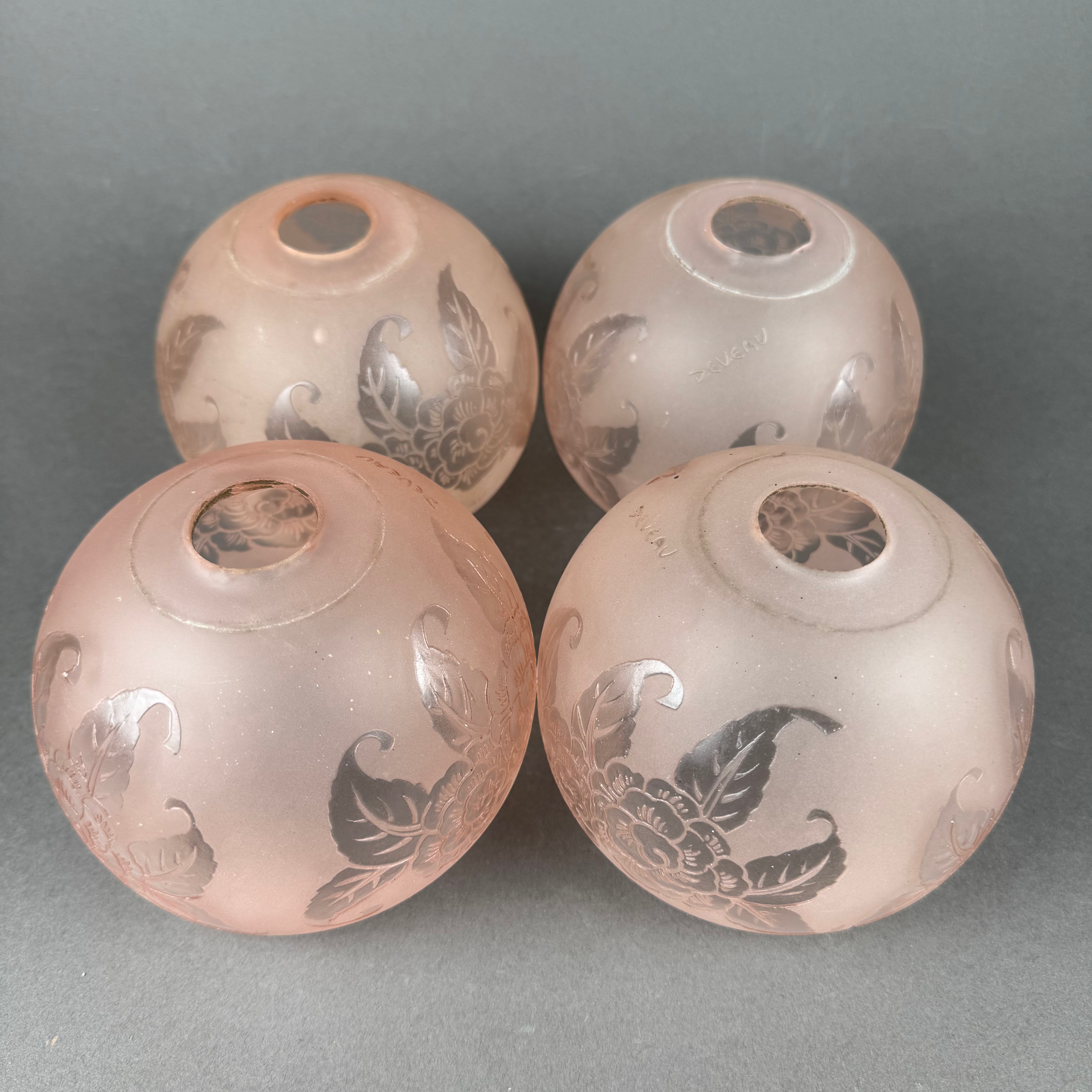 Set aus 4 Art Deco Lampengläsern Kugeln rosa 10 x 8 cm Öffnung 3 cm C-24-1-4160