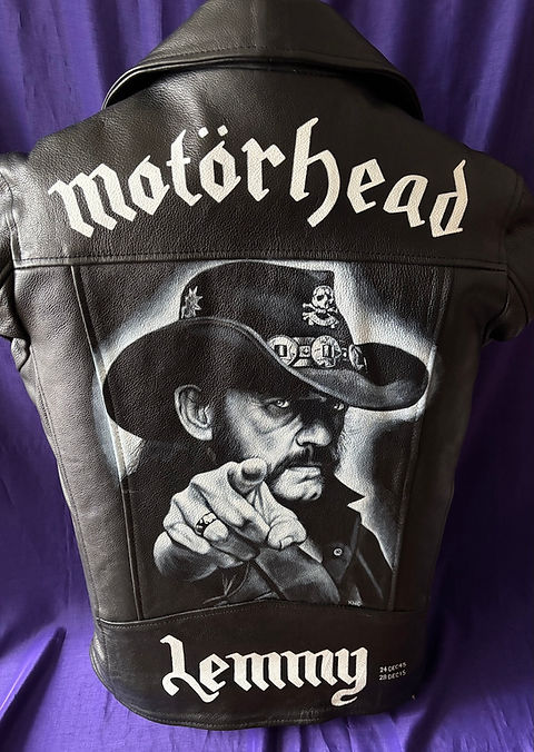 Veste motard en cuir à clous noire Valentino, €4.209 | | Lookastic France Veste motard en cuir à clous noire Valentino, €4.209 | | Lookastic France