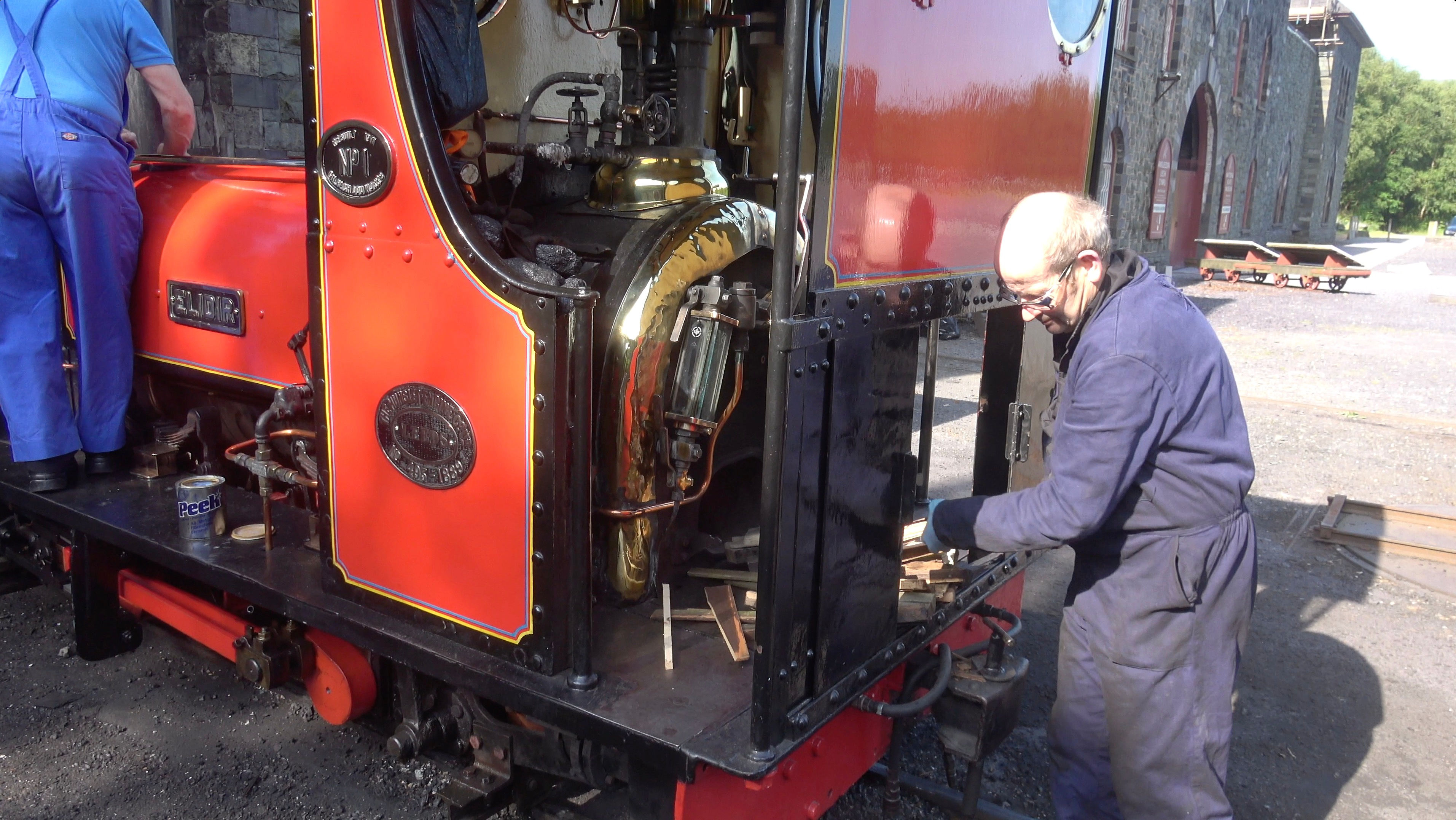 Vintage Steam Engine - Smoking Funnel - Cleaning - Sorting Wood