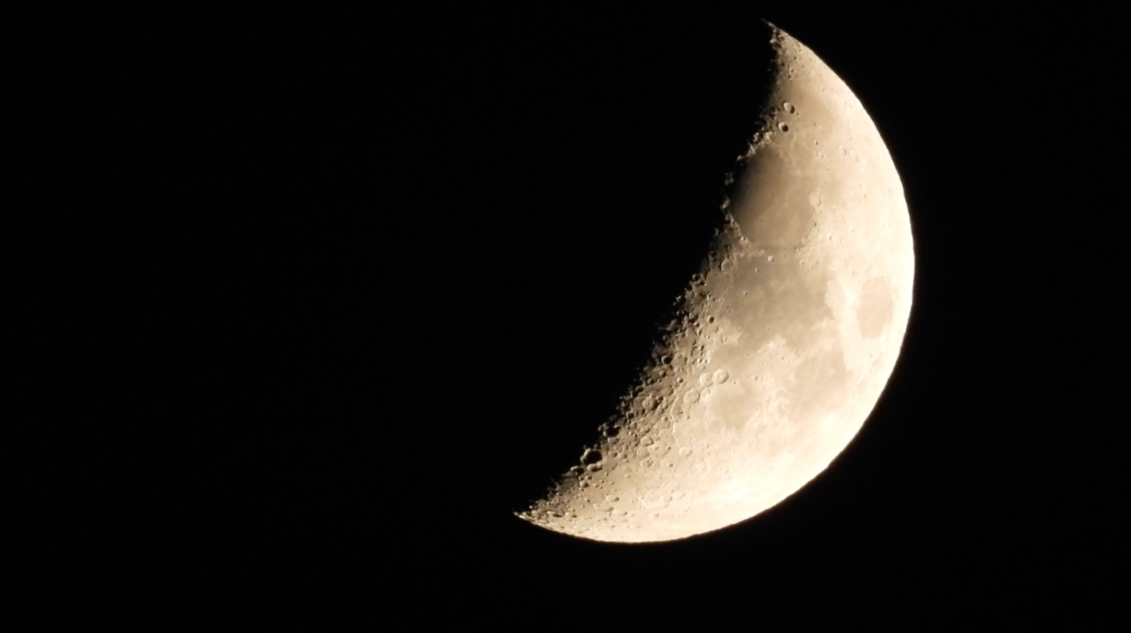 Moon at 1000mm Lens