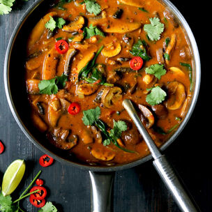 Mushroomy Curry with Spinach & Chickpeas