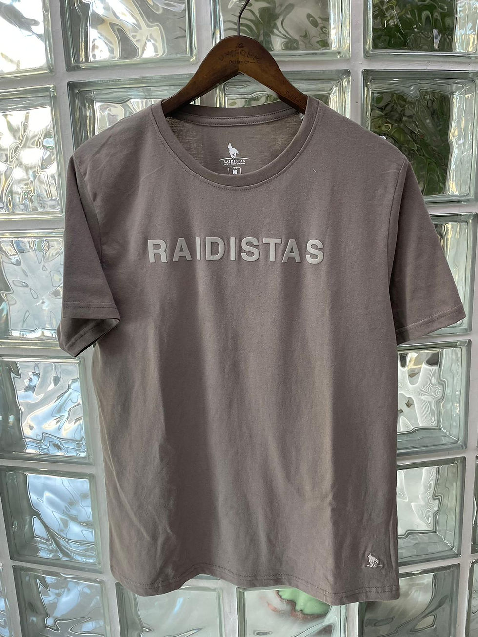 Miniatura: Remera Raidistas lisa con letras en parte delanteras CODIGOLETRAS