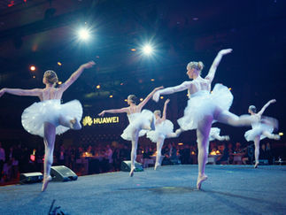 Exquisite LED-Ballett-Inszenierung in München: Ein Meisterwerk für Huawei mit innovativer Technik