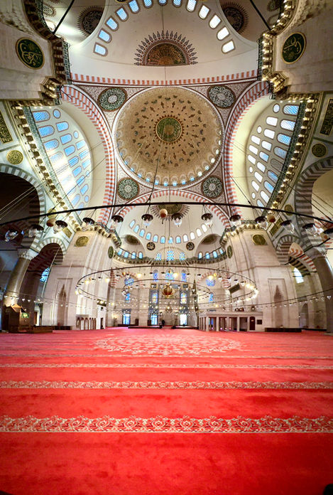 Suleymaniye Mosque in Istanbul, Turkey. Traveling internationally. Travel groups for women. Is it safe to travel to turkey as a woman? I say YES.