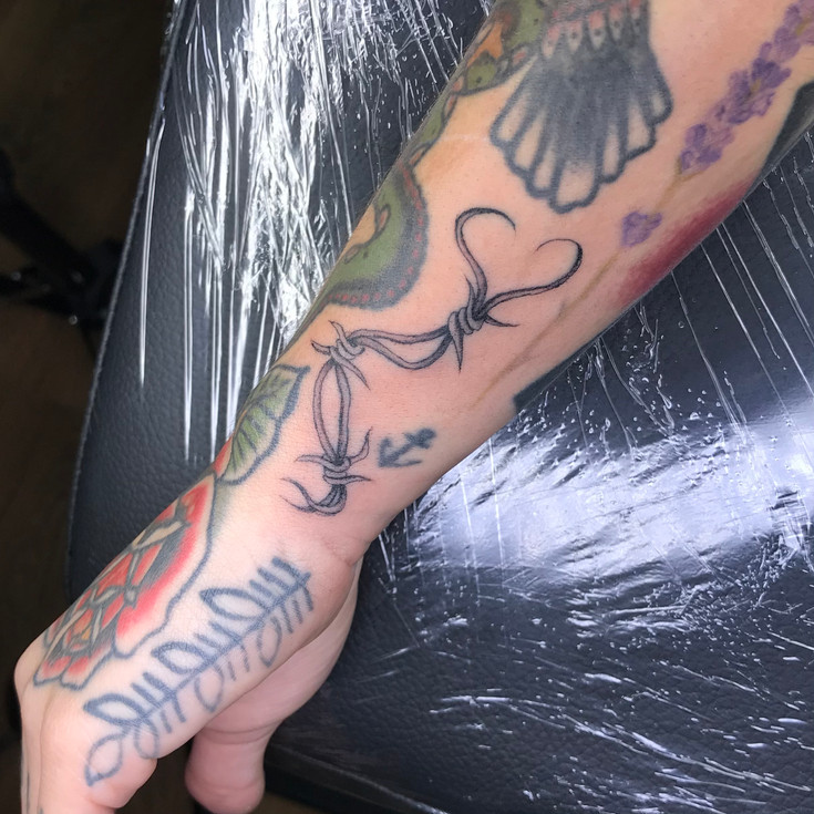 tatuaggio old school filo spinato