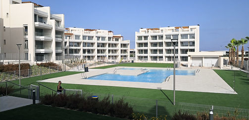 Holiday residence with swimming pool close to all amenities