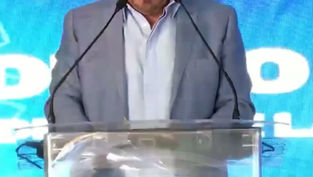 Rodrigo Chaves le sugiere lema de gobierno a Laura Fernández