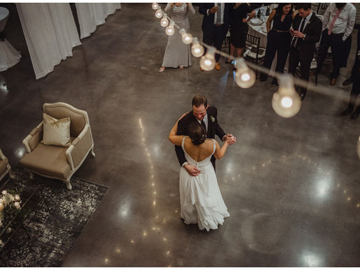 RALEIGH WEDDING PHOTOGRAPHER | MARKET HALL | LESLIE & CHRIS