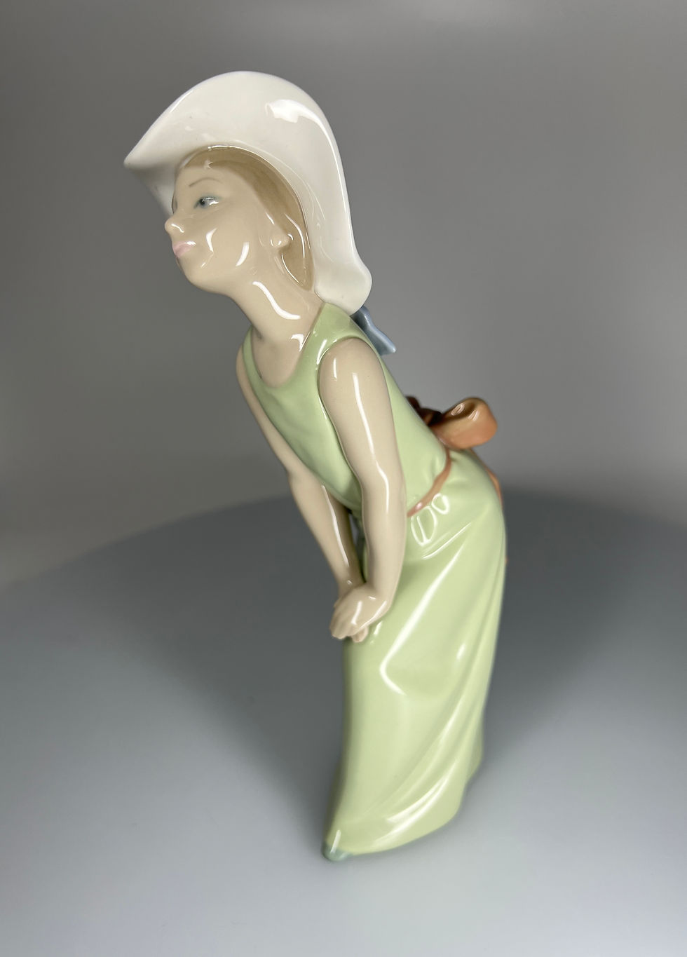 Thumbnail: Curious Girl