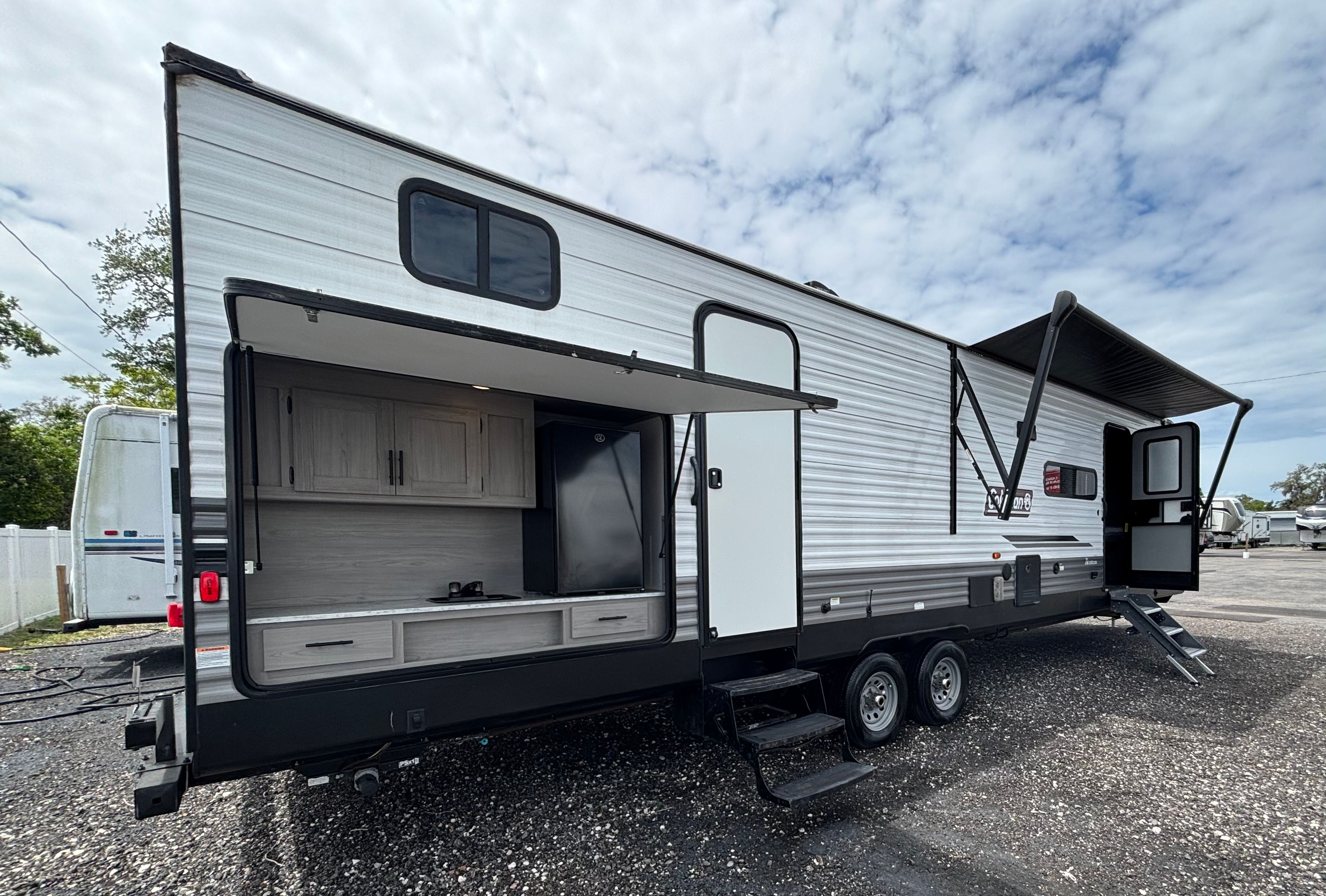 2023 Dutchmen Coleman Lantern