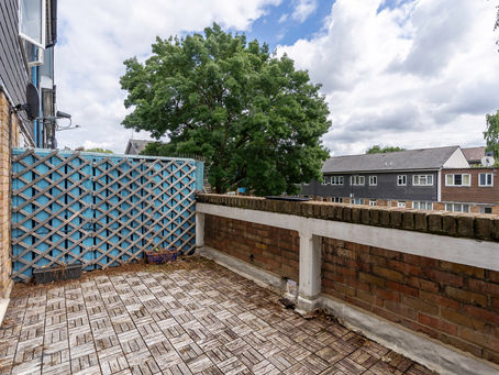 To Let 2 Bedroom & Loft Room or 3 Bedroom Flat with balcony and Very large loft storage. Surr Street North Road Islington London N7