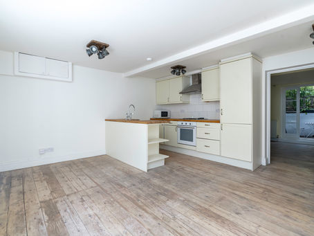 To Let 1 bedroom Flat with Patio Camden London NW1 £2100pm