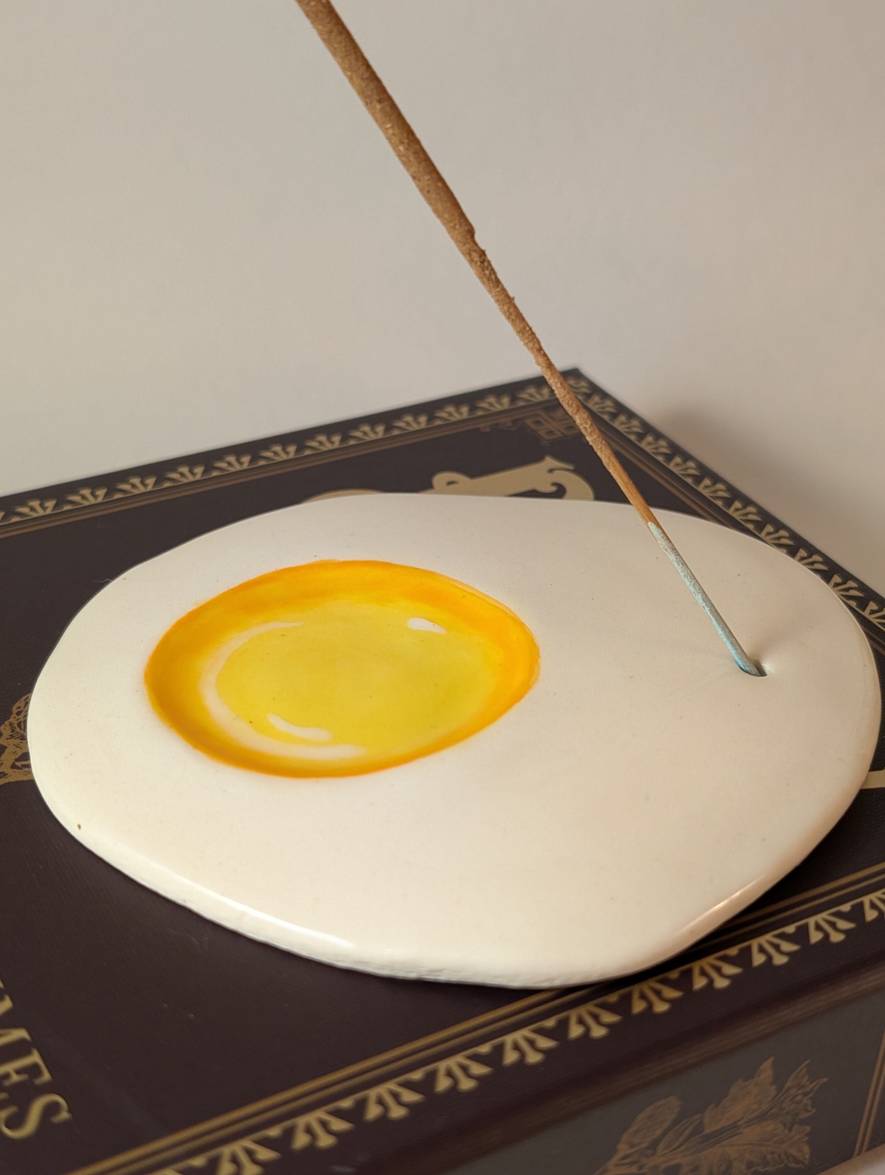 Egg incense holder 