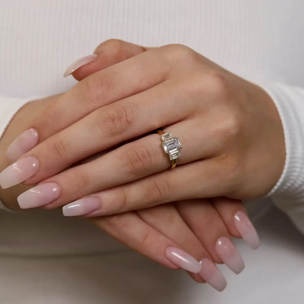 縮圖：Lab Grown Engagement Ring