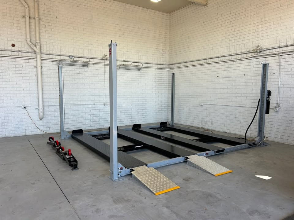 Thumbnail: DOUBLE FOUR POST CAR LIFT | 9,000LB LUXE* | TWIN