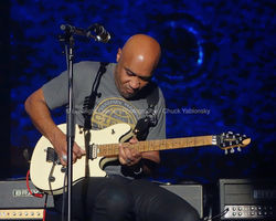 Vic Johnson - Sammy Hagar & The Circle