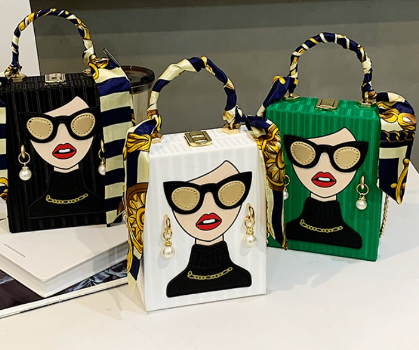 Galeries Beauty Pattern Chain Bag