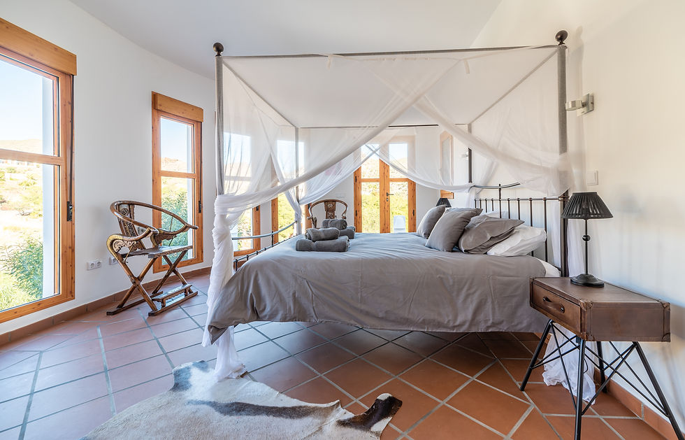 Villa la Graciosa: 4 poster bed