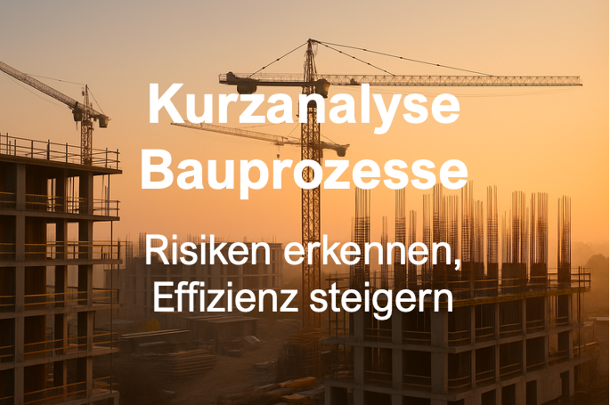 Blick auf eine aktive Baustelle am frühen Morgen mit klaren Strukturen und Bauabläufen – symbolisch für Transparenz und Prozesssicherheit.
