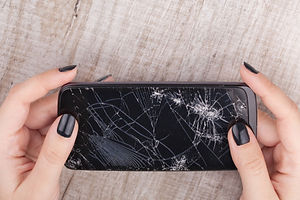 smartphone-with-broken-screen-girl-s-han