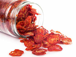 Dehydrated-tomatoes-in-mason-jar