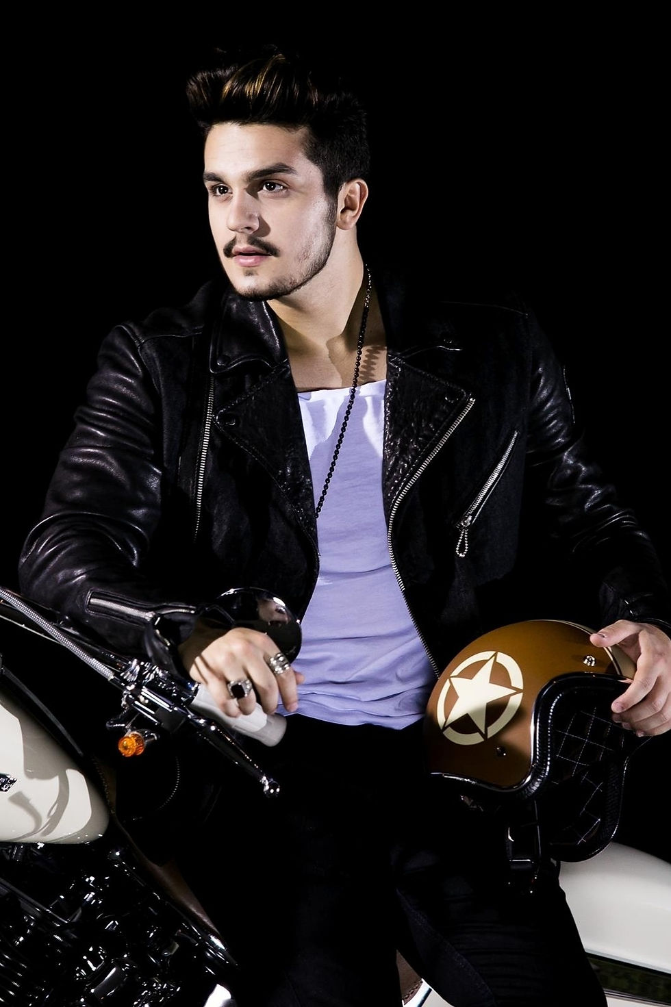 o-cantor-sertanejo-luan-santana-1430924794883_1066x1600.jpg
