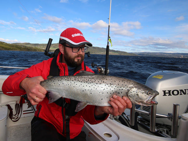 Trollingtur på Mjøsa - "Headbangers Ball"