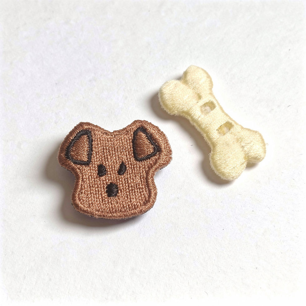 1 applique en forme de Chien et os