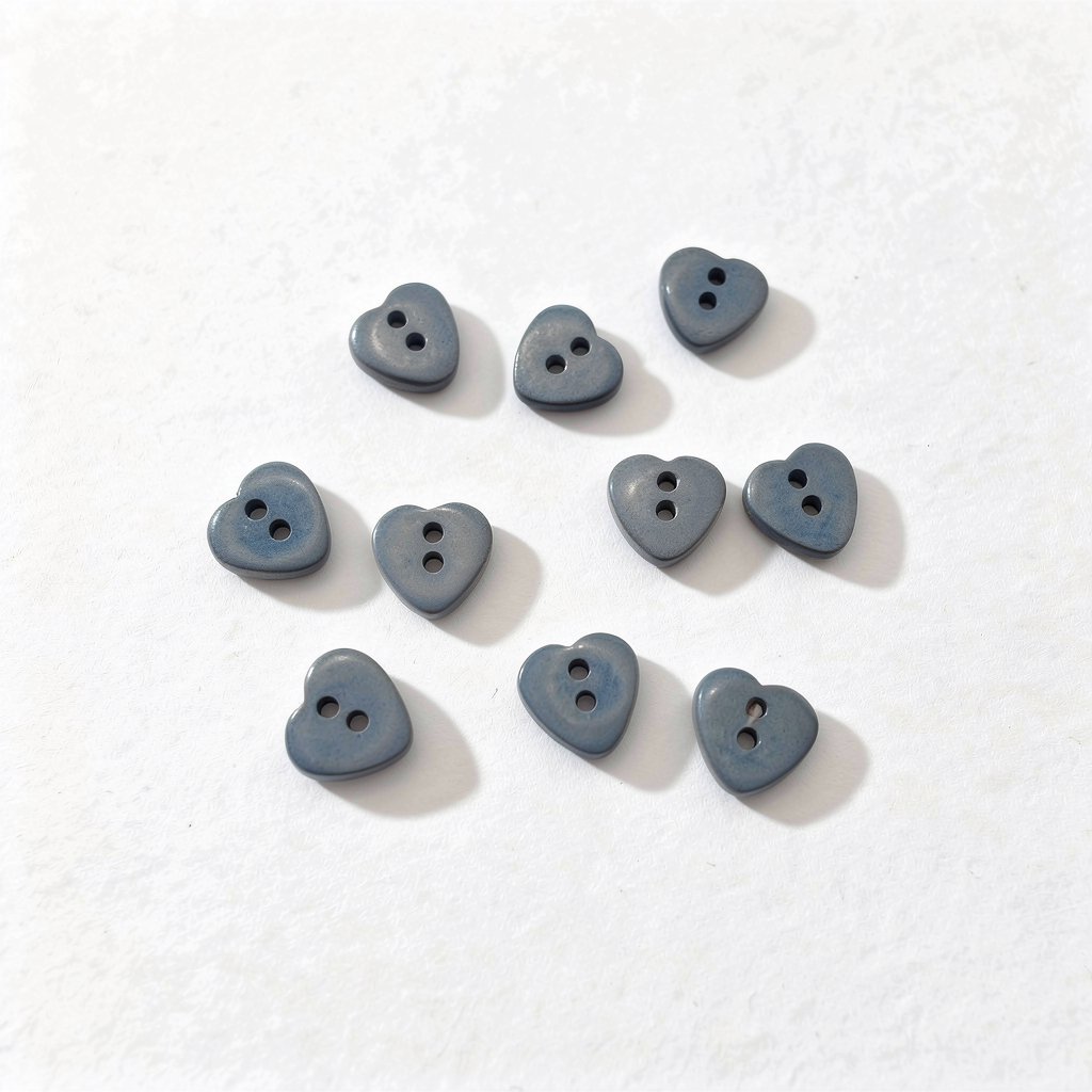 10 boutons  en forme de coeur