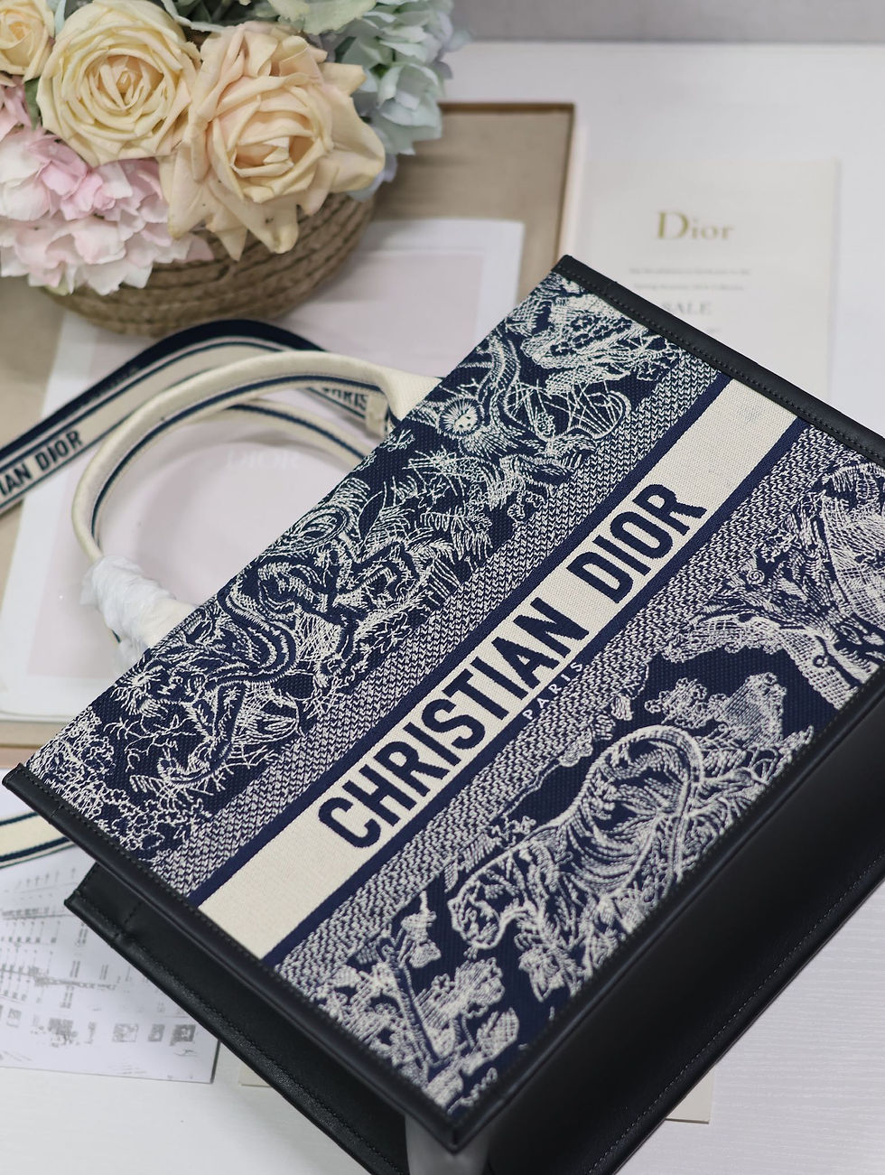 Thumbnail: Luxury book tote shopping bag 36×28 cm