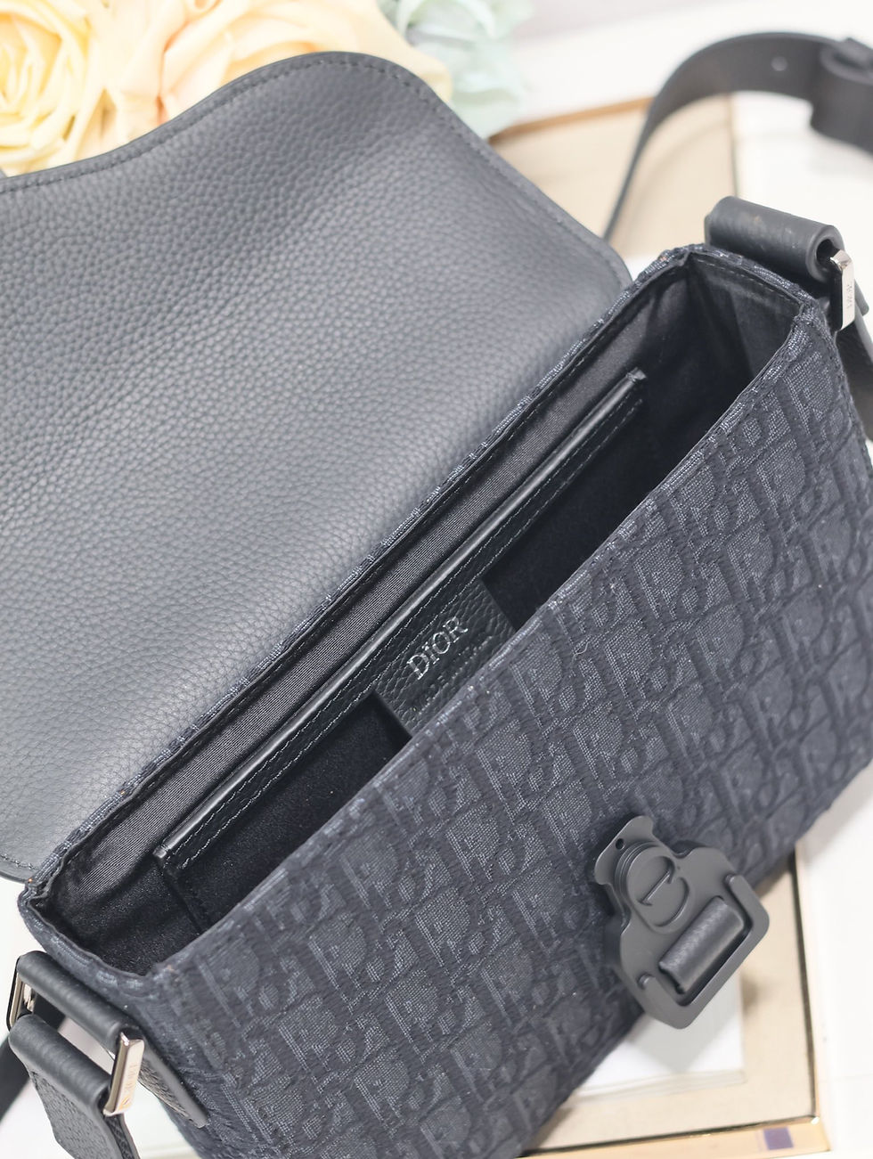 Thumbnail: Saddle Flap Messenger Bag 23 x 17 x 6 cm