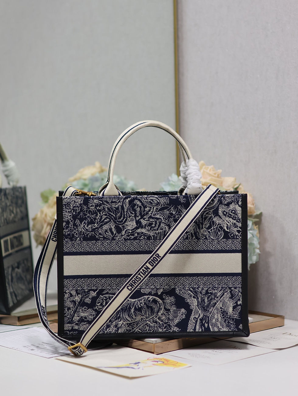 Thumbnail: Luxury book tote shopping bag 36×28 cm