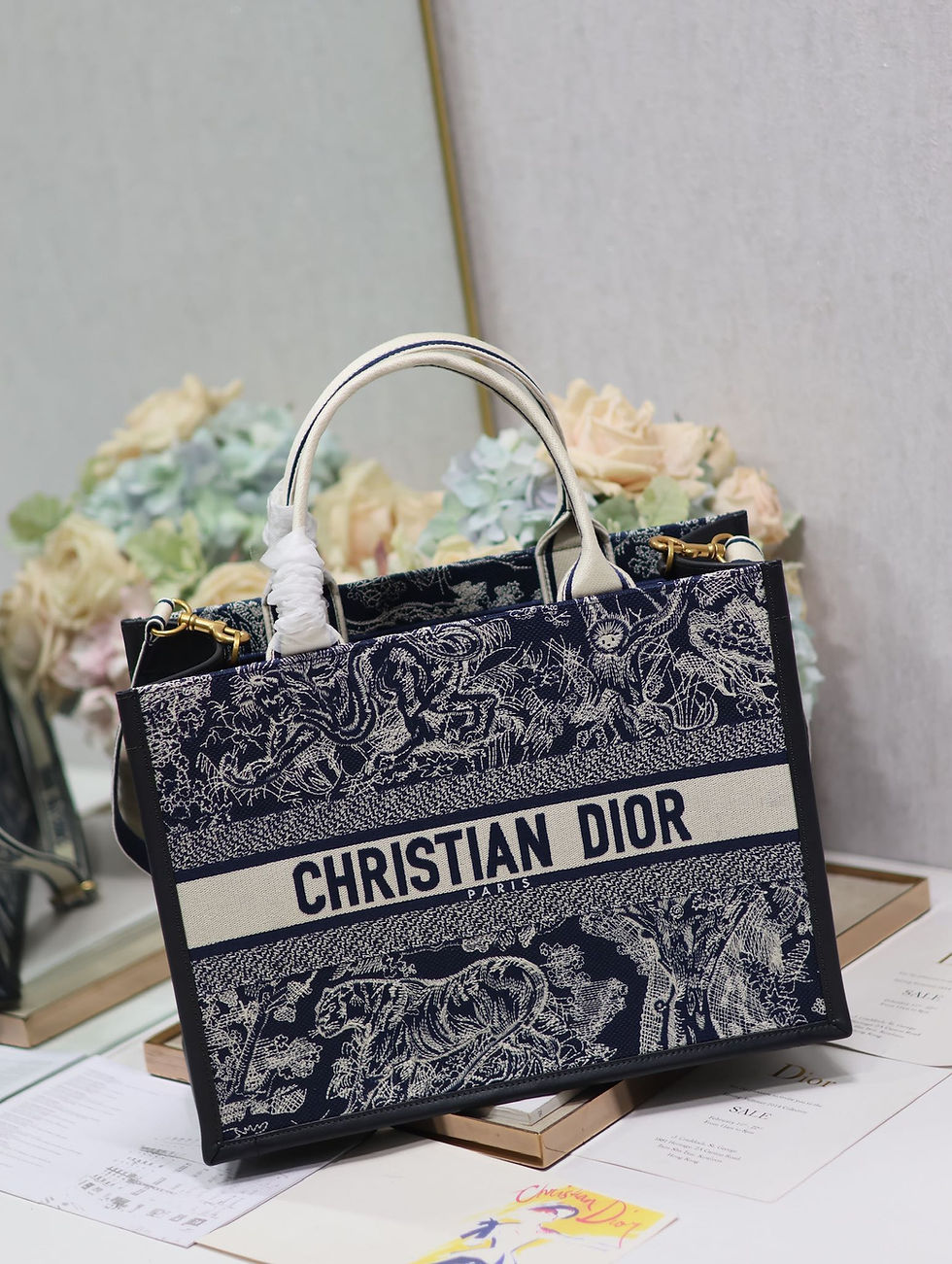 Thumbnail: Luxury book tote shopping bag 36×28 cm