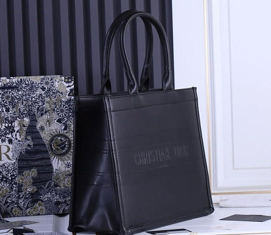 Thumbnail: Vintage Medium Book Tote Black Calfskin