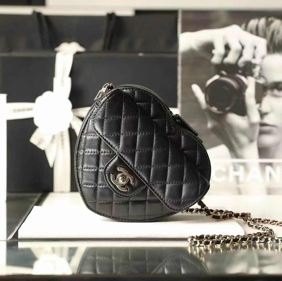 Luxury Heart Bag 22S Black Crossbody Bag