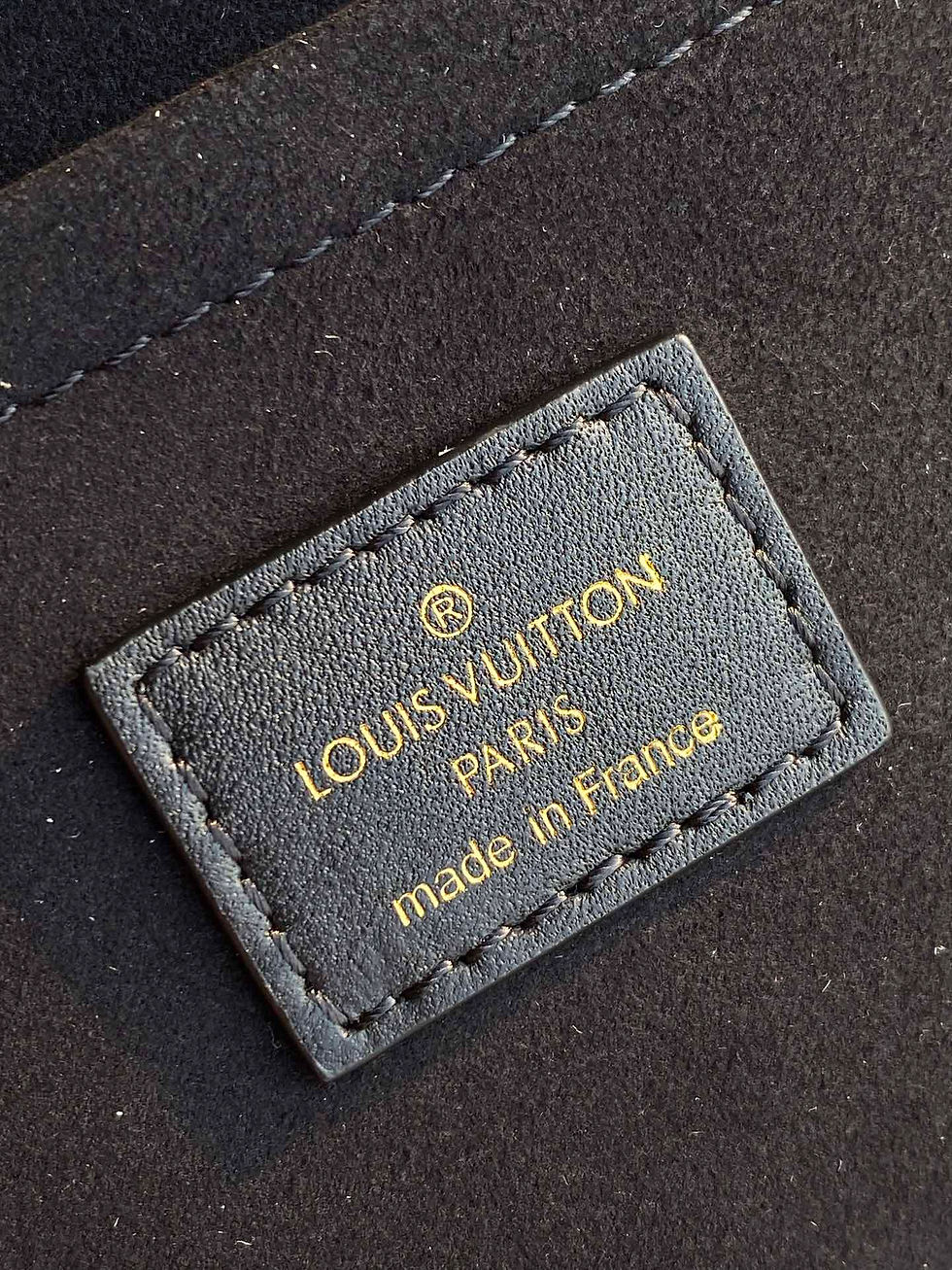 Thumbnail: Designer Locky BB Handbag black calfskin Monogram