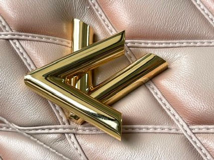 Thumbnail: Top Quality Apricot) This GO-14 medium handbag is made from gorgeous sheep lea