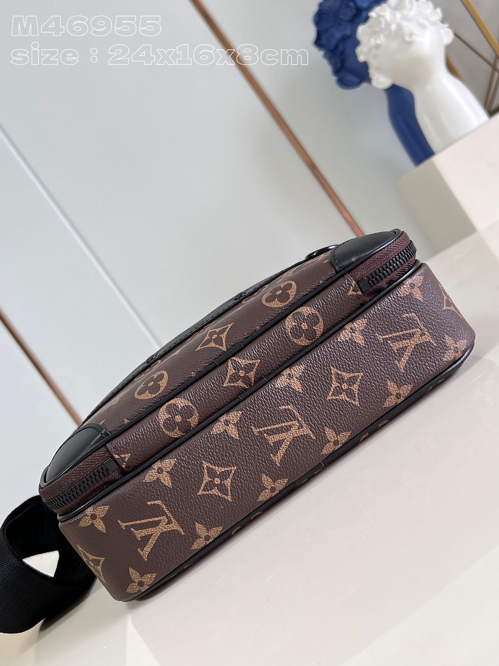 Thumbnail: Alpha messenger bag 24 x 16 x 8 cm