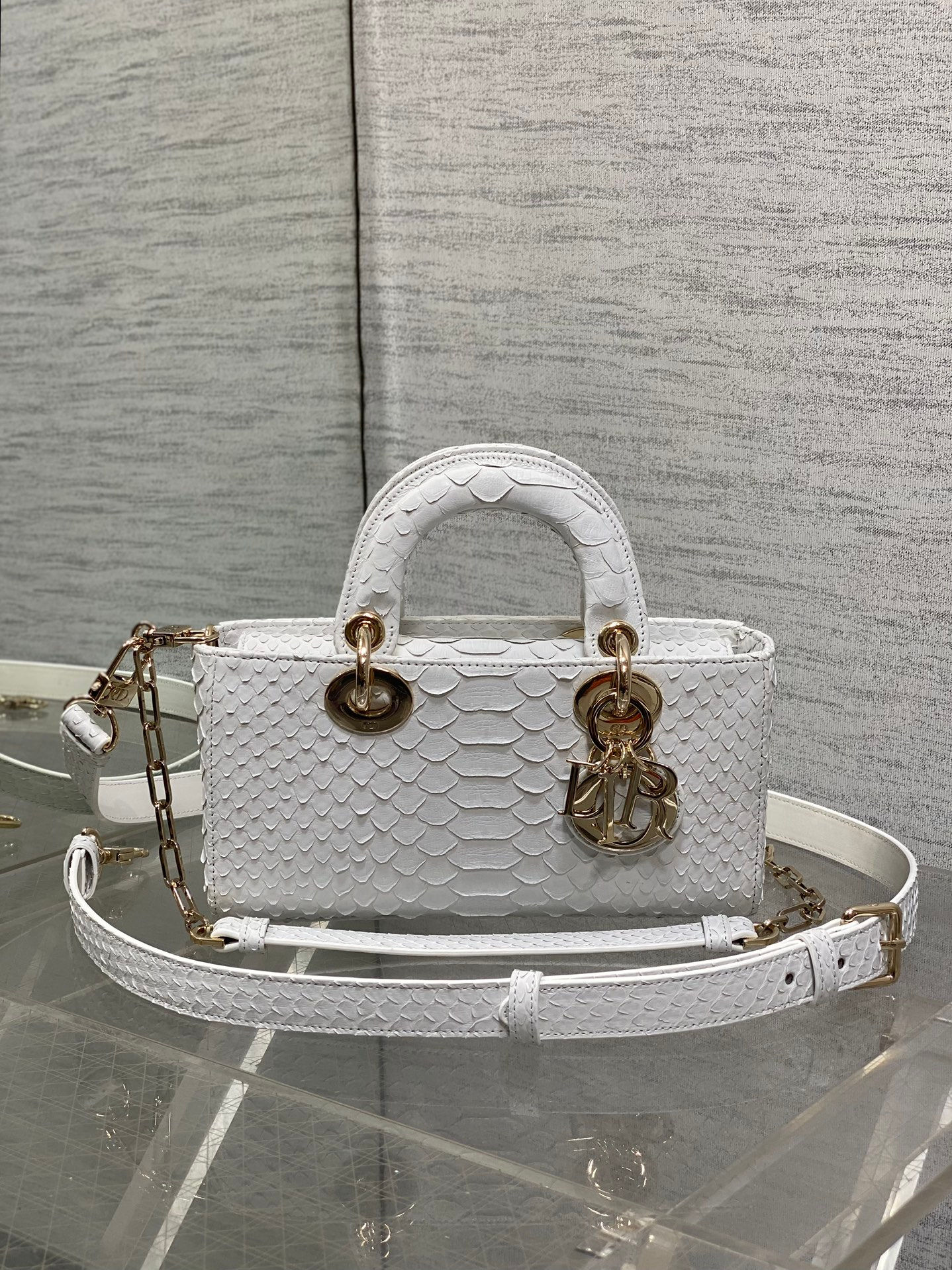Classic DOR Top Handles unique rare White snakeskin Handbag 22cm