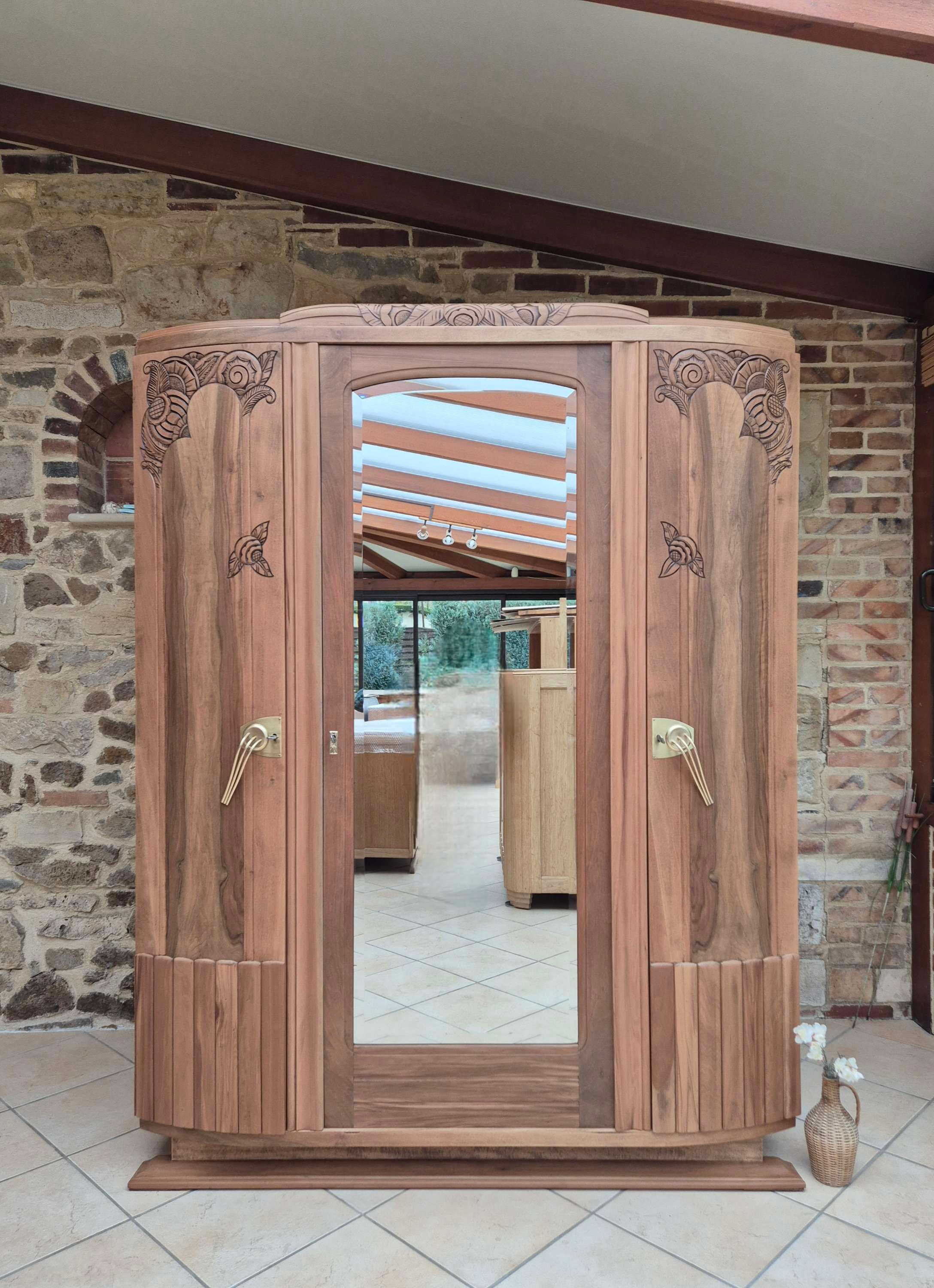Armoire art déco en noyer 