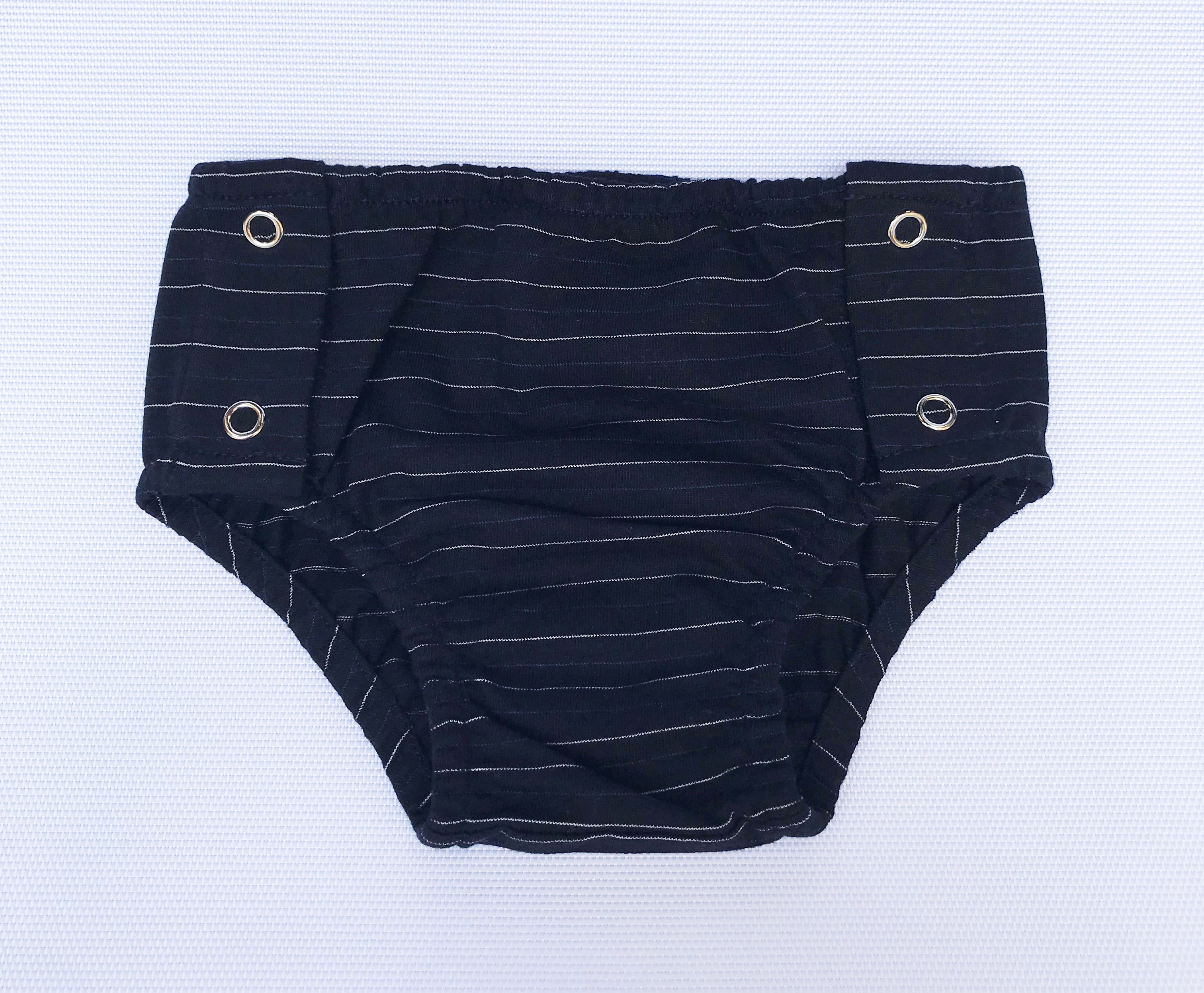 Tapa-Fraldas Preto Listrado