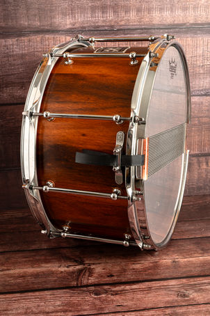 Side view of Tigerwood snare drum measuring 14x7.5 inches and featuring Puresound 20 strand wires
and a Remo emperor coated batter head
